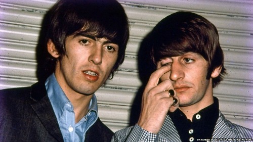 George Harrison, morto no ano passado, e Ringo Starr
