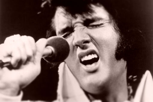 Elvis morreu aos 42 anos, em agosto de 1977
