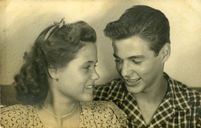 Helena com o irmão Tom, quando os dois eram bem jovens