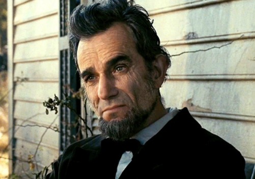 O consagrado ator irlandês ficou bem parecido com Abraham Lincoln