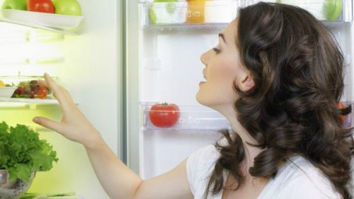 Para não ceder à tentação mantenha alimentos indesejáveis fora da sua geladeira