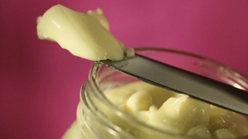 A maionese é extremamente calórica, cheia de gordura