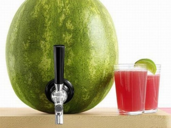 Refrescante, o suco de melancia é uma delícia