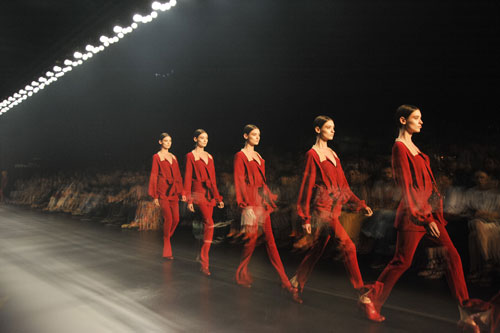 Desfile da Maria Garcia, uma de suas grifes, na semana da moda de SP