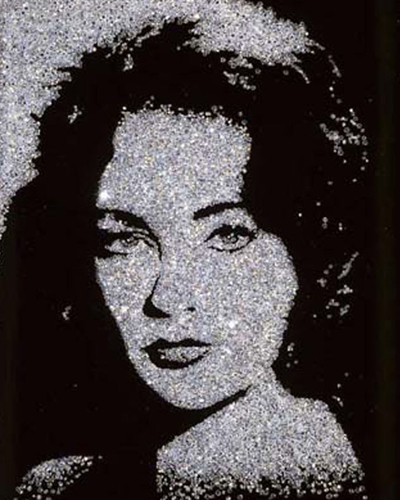 Elizabeth Taylor, feita com centenas de pequenos diamantes