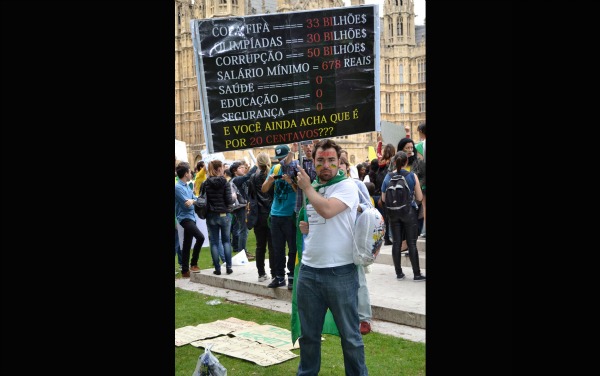 Cartaz em Londres mostra a lista que resume tudo
