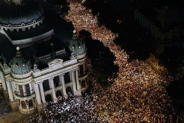 Mais de 100 mil saíram às ruas no Rio, na últimas segunda-feira
