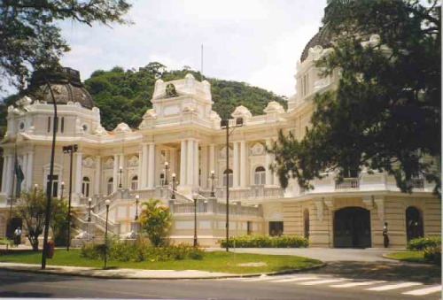 O espetacular Palácio da Guanabara, onde o governador do Rio despacha
