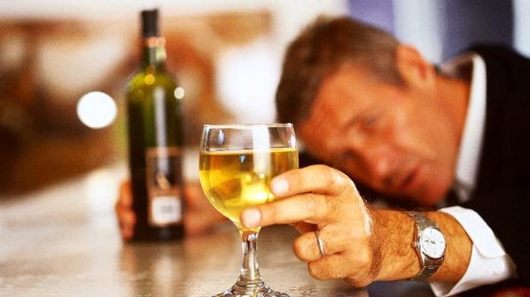 No Brasil, as maiores vítimas do alcoolismo são adultos de 50 a 59 anos