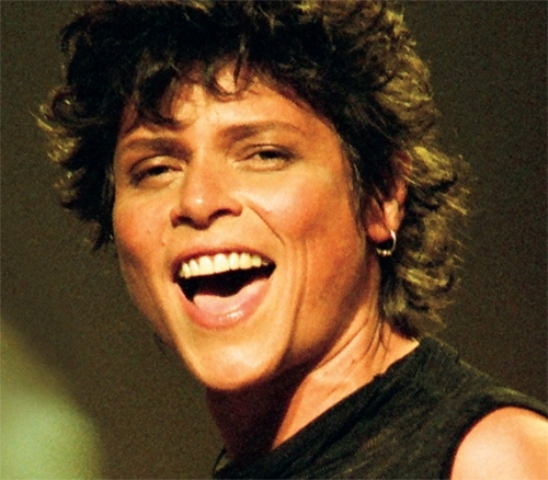  Ela foi eleita a décima oitava maior Voz da música brasileira, pela revista Rolling Stone