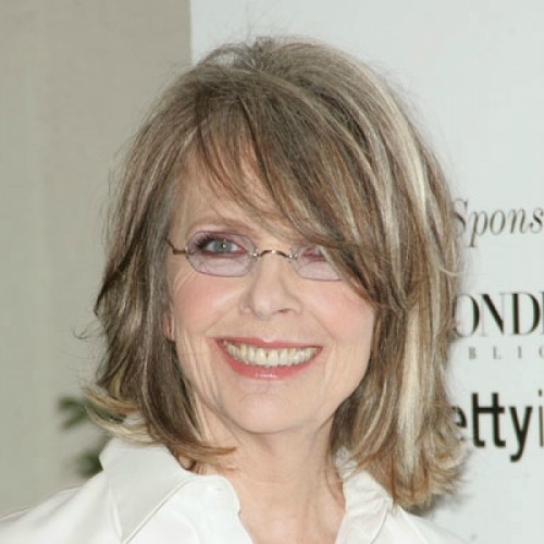 Lindo cabelo de tamanho médio, como este da atriz Diane Keaton, 70 anos