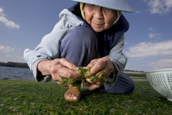 Uma moradora entenária das ilhas de Okinawa, no Japão