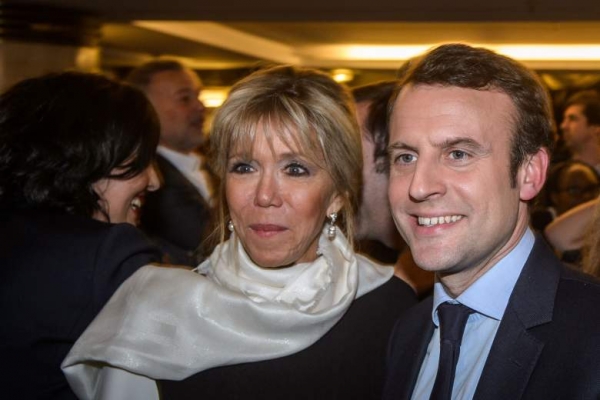 Emmanuel Macron, 39, e Brigitte Trogneux, 54: sofrendo com as más linguas